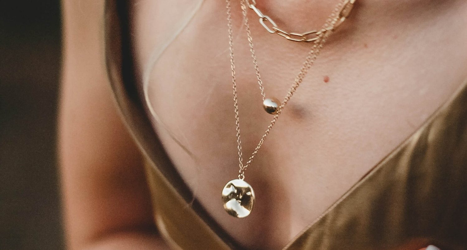 “Its golden fluidity felt apropos”: Zoe Saldana on the Cartier jewellery she wore to her first Golden Globe win